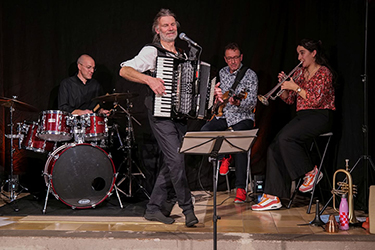 with Imagine - Die Mut-Mach-Story, photo by Helmut Nockelmann